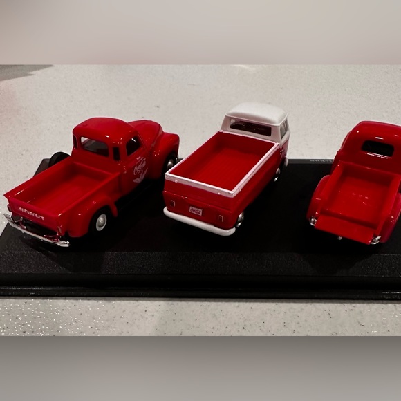 New Die-Cast Coca Cola Classic Pickup Set of Three - Motor City Classics - Picture 10 of 11